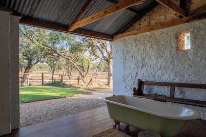 Private Murray River Retreat with Outdoor Bath & Fire Pit | Parcoola