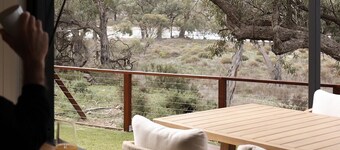 Secluded Murray River Retreat with outdoor bath