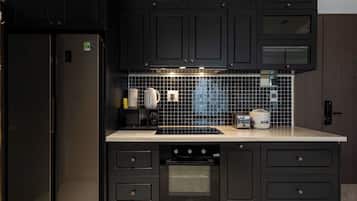 Microwave, oven, stovetop, cookware/dishes/utensils