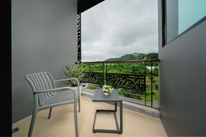 Deluxe Double Room, 1 King Bed | Balcony