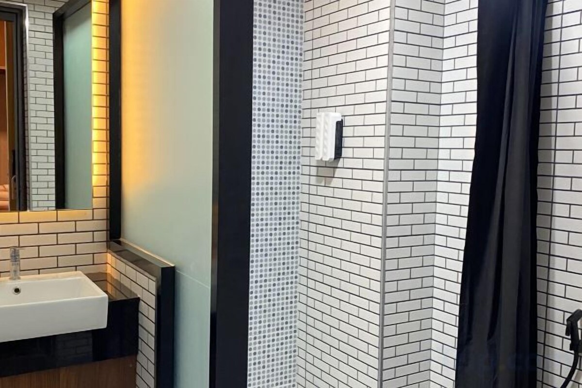 Bathroom | Shower, free toiletries, hair dryer, slippers