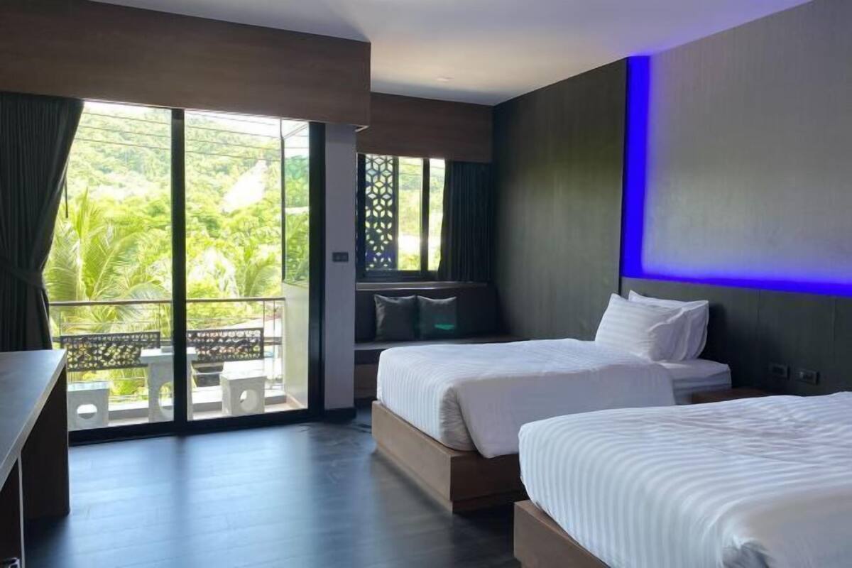 Premium bedding, minibar (free items), in-room safe, desk