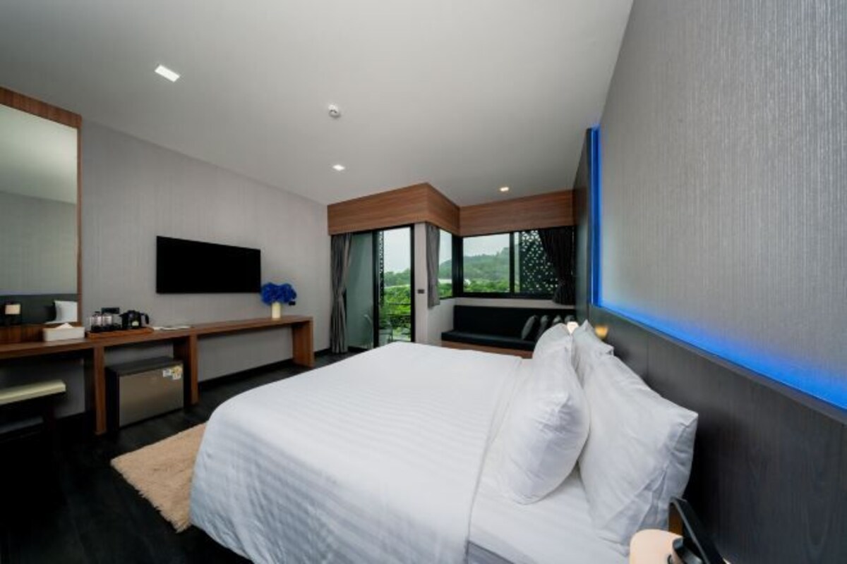 Peralatan tempat tidur premium, bar mini percuma, peti besi dalam bilik 