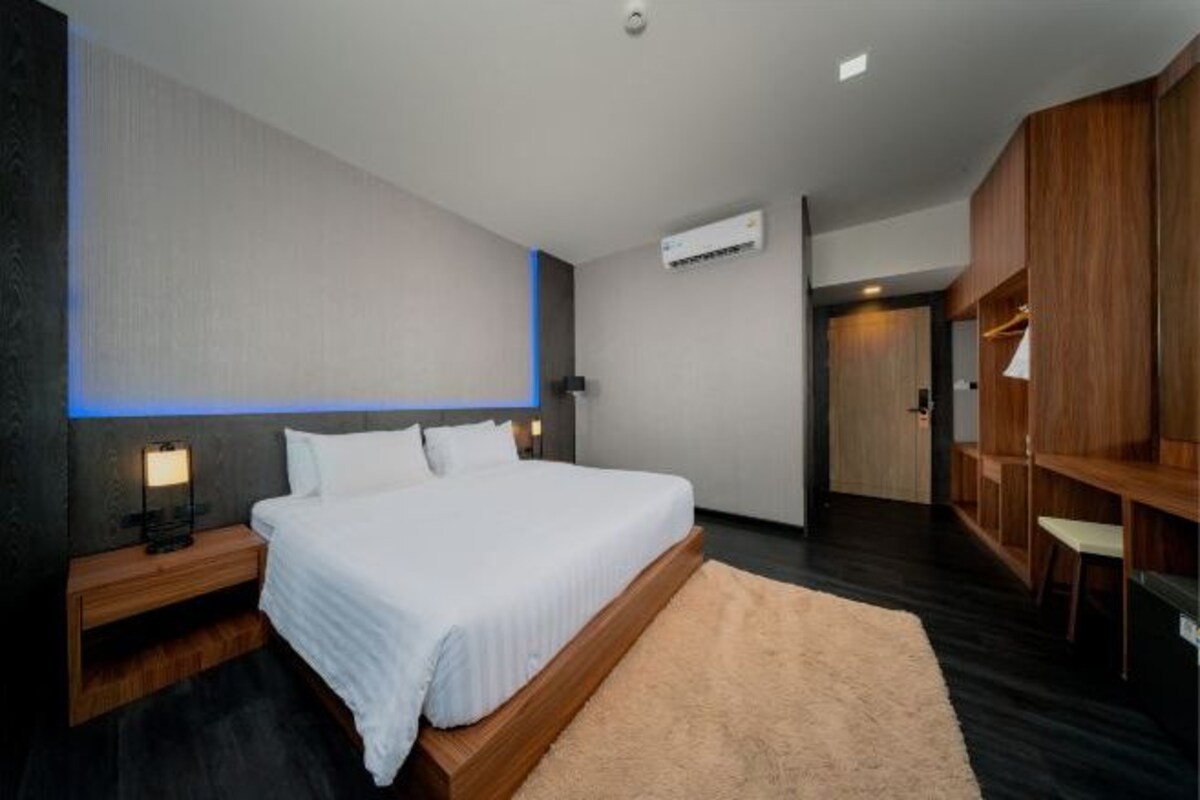 Peralatan tempat tidur premium, bar mini percuma, peti besi dalam bilik 