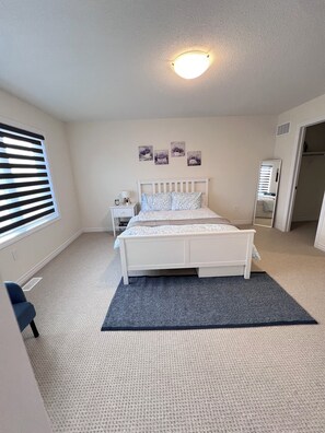 4 bedrooms, desk, iron/ironing board, free WiFi