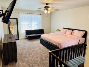 3 bedrooms, iron/ironing board, WiFi, bed sheets - Charming 3-bedroom house with AC and WiFi in peaceful Lawton (Lawton)