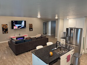 Interior - Charming 3-bedroom house with AC and WiFi in peaceful Lawton (Lawton)