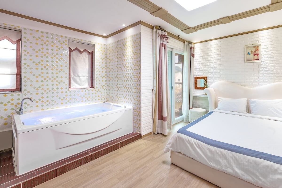 Basic Room, 1 Bedroom (203 cherry) | 1 bedroom, free WiFi