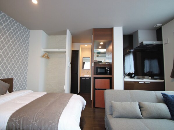 1 soverom, skrivebord, wi-fi (inkludert) og sengetøy