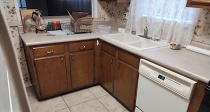 Spacious 4 BR house AC & WiFi in cool Universal City. Fenced yard, shop, RAFB