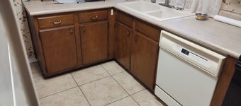 Spacious 4 BR house AC & WiFi in cool Universal City. Fenced yard, shop, RAFB