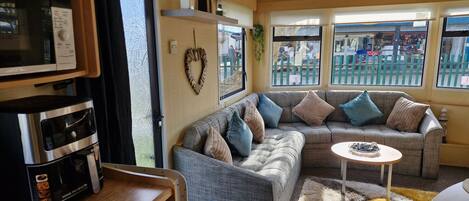 TV, fireplace, stereo