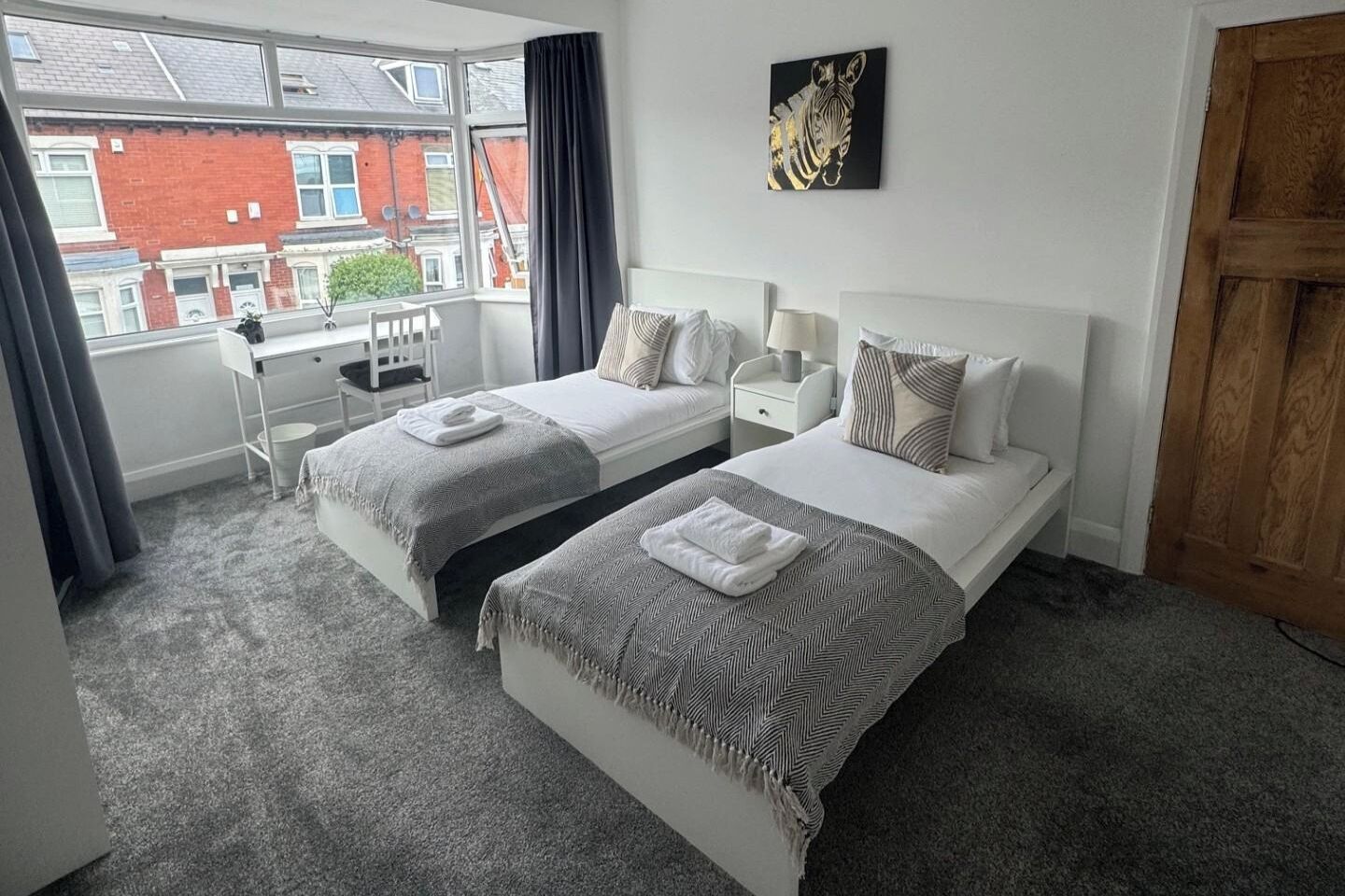 3 عدّة غرف نوم وواي فاي وملاءات أسرّة