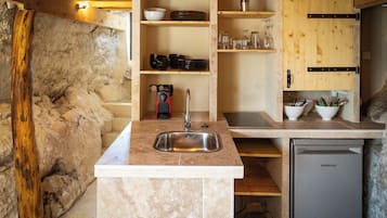 Fridge, microwave, dishwasher, coffee/tea maker