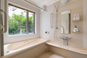Bathroom - Luxury Living in Hiroo: Walk to Station Arisugawa Park. Direct to Ginza/Roppongi (渋谷区)