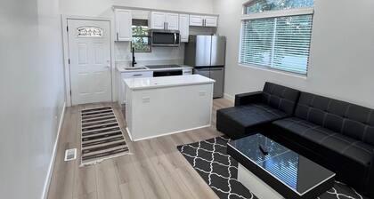 New Build Luxurious Modern Apartment With a Private Garage And a Covered Porch