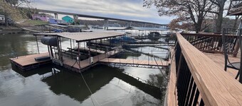 NEW!! Charming 4-bedroom family-friendly lakefront house in Sunrise Beach!