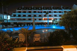 حمام سباحة