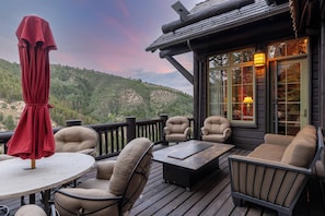 Outdoor dining - Summit Lodge - 6 bedroom lodge in Arrowhead - stunning views, hot tub (Edwards)