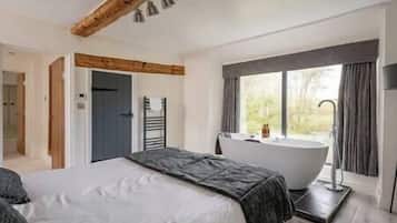 4 habitaciones, tabla de planchar con plancha, wifi y ropa de cama