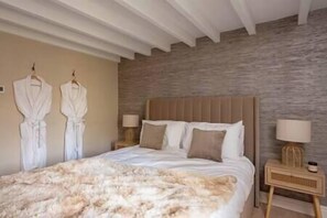 4 slaapkamers, een strijkplank/strijkijzer, wifi, beddengoed