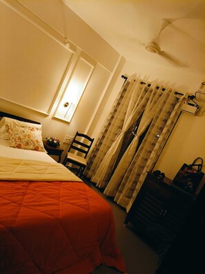 1 chambre, lit parapluie, draps fournis