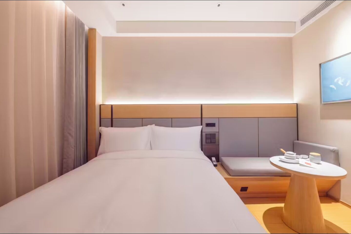 Soundproofing, free WiFi