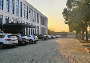 Airport shuttle - Ji Hotel Shanghai Pudong Airport Free Trade Zone (Shanghai)
