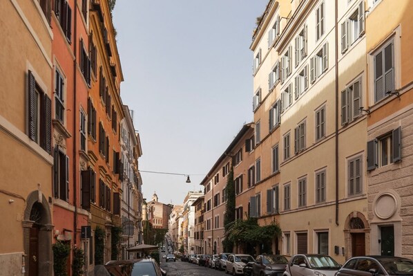 موقف سيارات