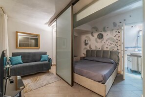 1 dormitori, planxa i posts de planxar, wifi i roba de llit 