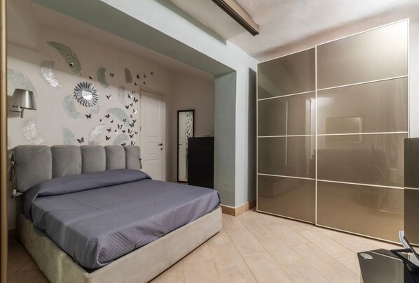 1 habitación, tabla de planchar con plancha, wifi y ropa de cama 
