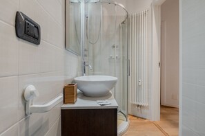 Dusche, Haartrockner, Bidet