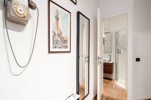Een douche, een haardroger, een bidet