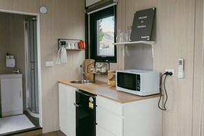 Kühlschrank, Mikrowelle, Herdplatte, Toaster