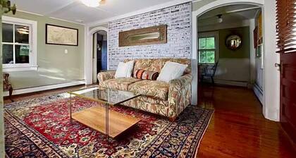 Charming 2-bedroom cottage with AC and WiFi in fantastic Cape May