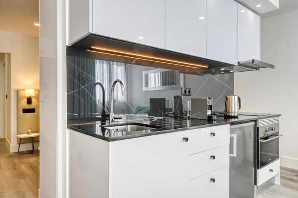 Fridge, microwave, oven, stovetop