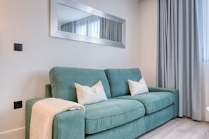 TV - BSE15 Apartments 4K, a Home in Madeira (Funchal)