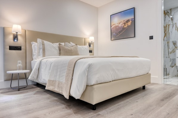 Iron/ironing board, free WiFi, bed sheets