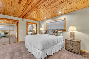 3 habitaciones, tabla de planchar con plancha, wifi y ropa de cama 