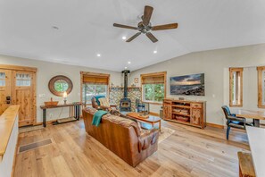 TV, peis og DVD-spiller