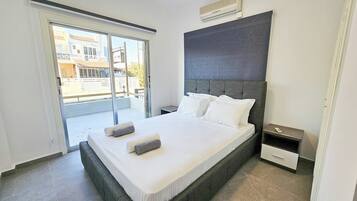 Comfort-huoneisto, patio, kaupunkinäköala | 1 makuuhuone, ilmainen Wi-Fi