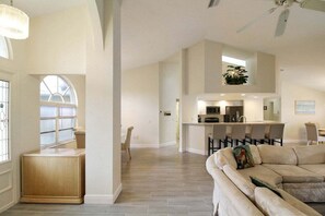 Smart TV - Stunning 3/2 pool home in the heart of Punta Gorda - Pelican Poolside (Punta Gorda)