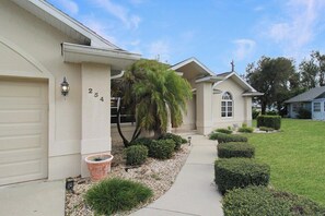 Exterior - Stunning 3/2 pool home in the heart of Punta Gorda - Pelican Poolside (Punta Gorda)