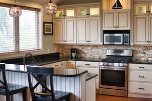 Coffee/tea maker, fridge, microwave, oven - Vista Del Mar House: Steps to Cocoa Beach & Family Fun! (Cocoa Beach)