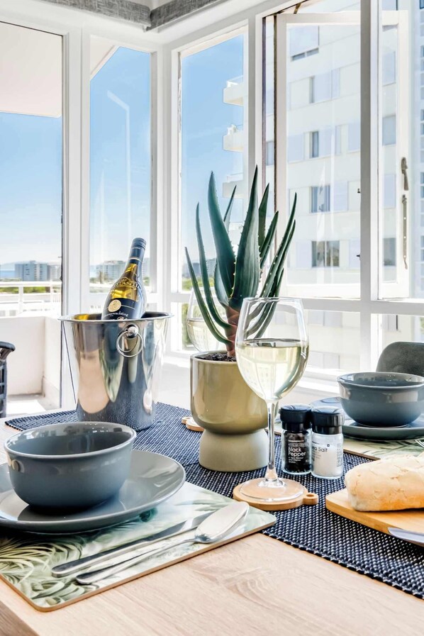 Interior - Central Elegant Holiday Rental Between the Points (Cape Town)