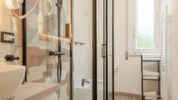 Douche, sĂšche-cheveux