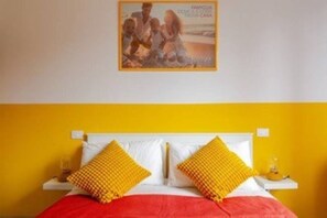 2 Schlafzimmer, Schreibtisch, schallisolierte Zimmer