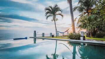 Yksityinen uima-allas