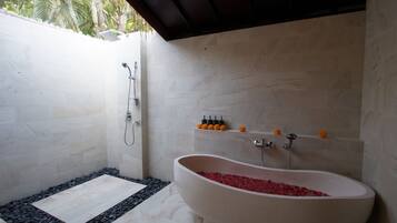 Deluxe Villa, Sea View | Bathroom