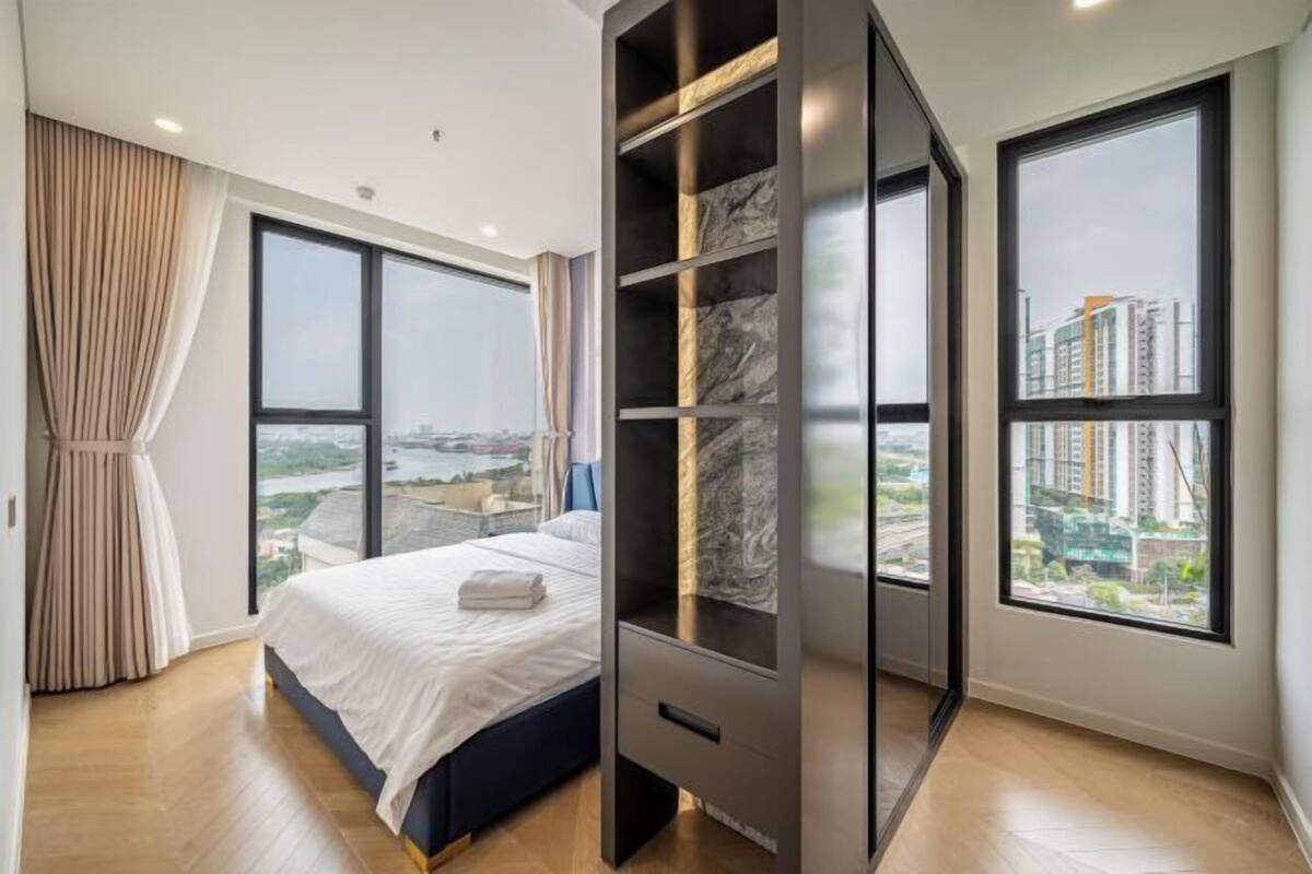 Memory foam beds, minibar, in-room safe, desk